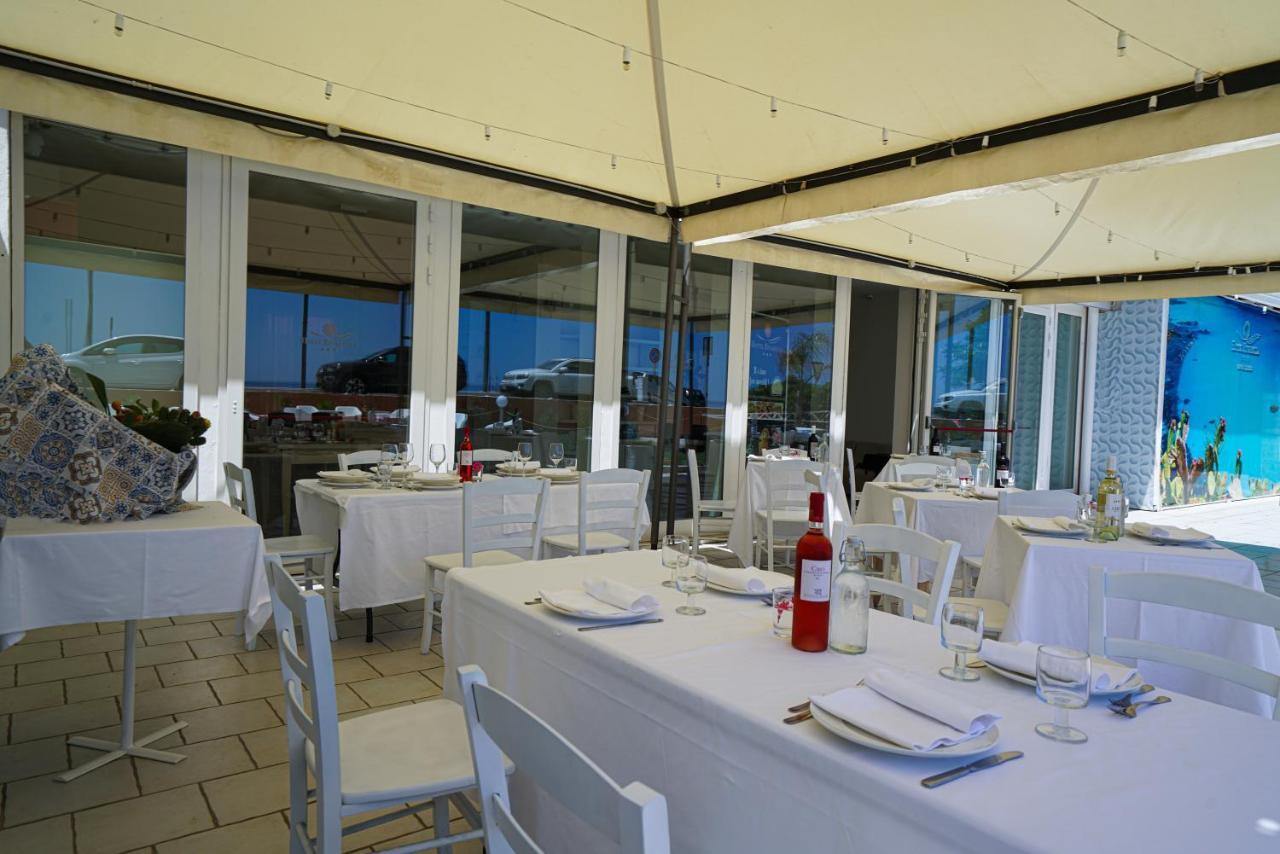 Hotel Rivabella Davoli Exterior photo